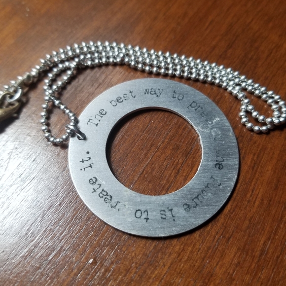 Metal disc motto pendant necklace - Picture 2 of 3